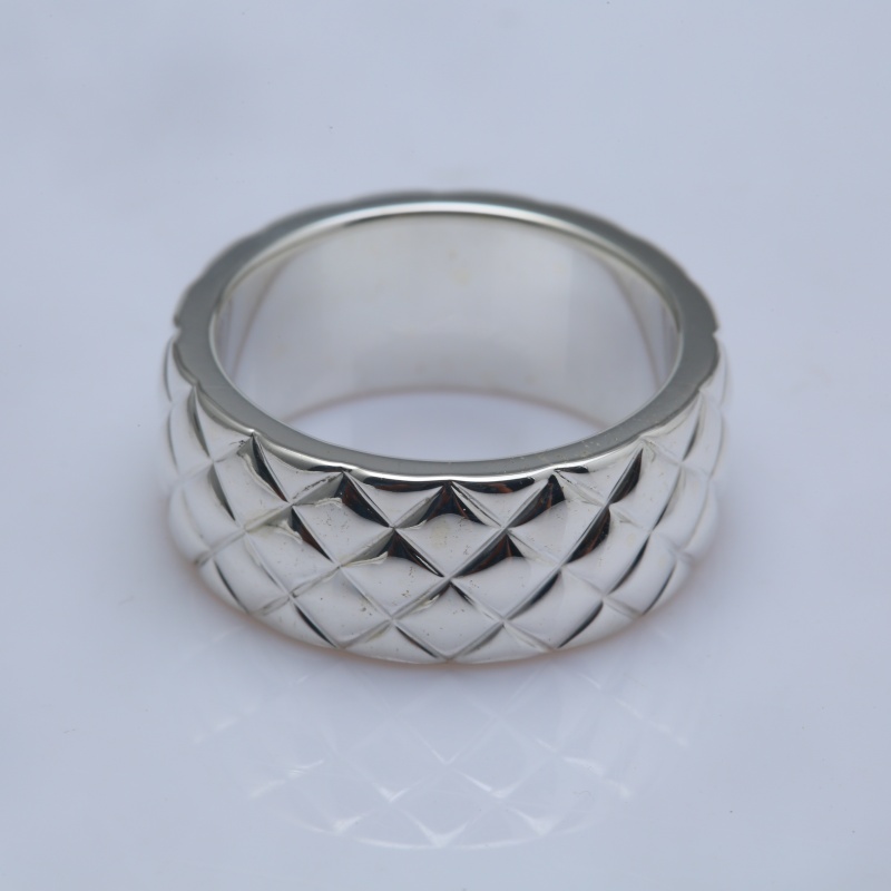 Кольцо из серебра 925 с ромбовидным узором