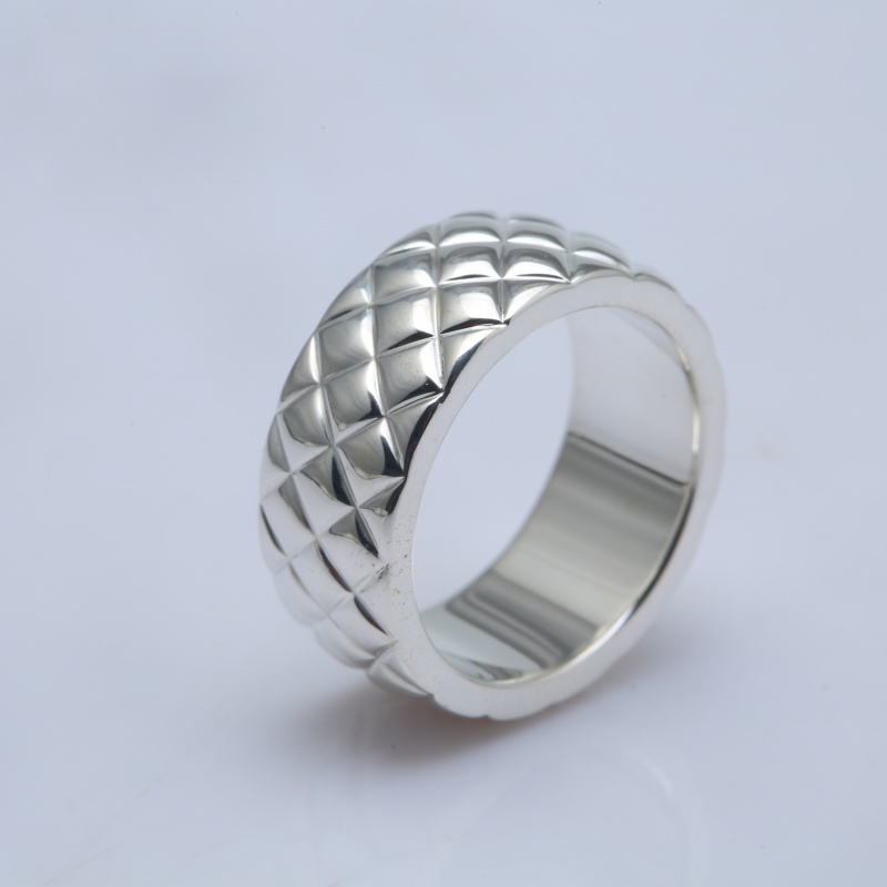 Кольцо из серебра 925 с ромбовидным узором