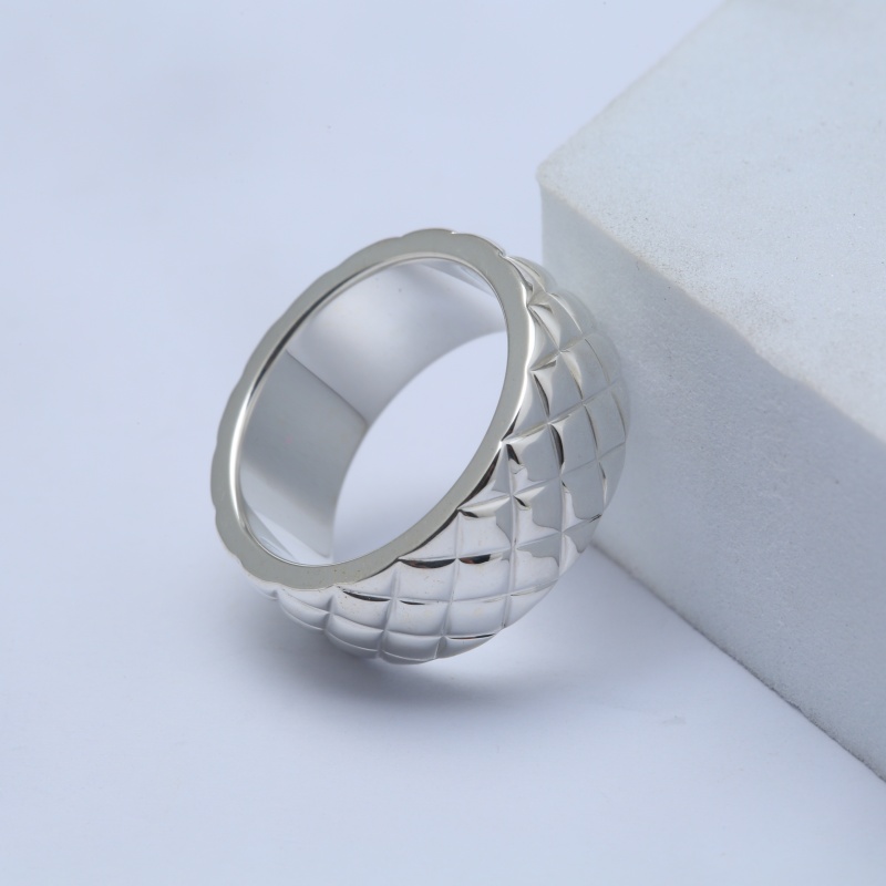 Кольцо из серебра 925 с ромбовидным узором