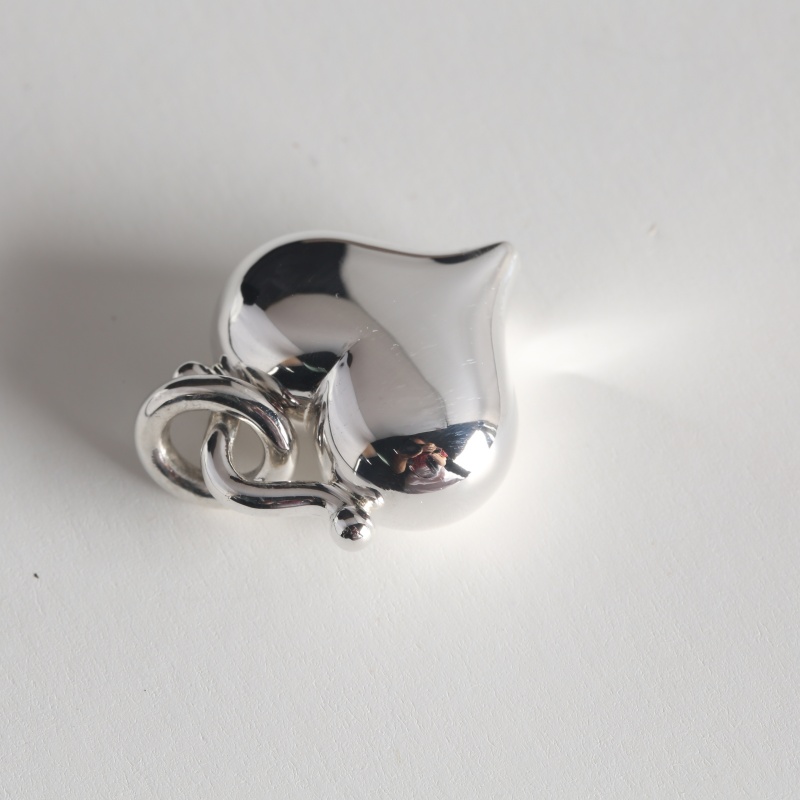 Серебряный кулон в форме сердца