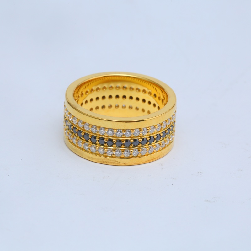 Серебряное позолоченное кольцо с черными и белыми бриллиантами