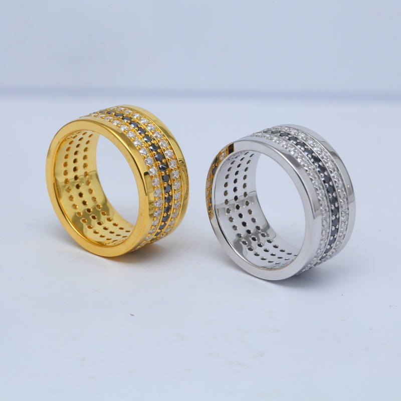 Серебряное позолоченное кольцо с черными и белыми бриллиантами