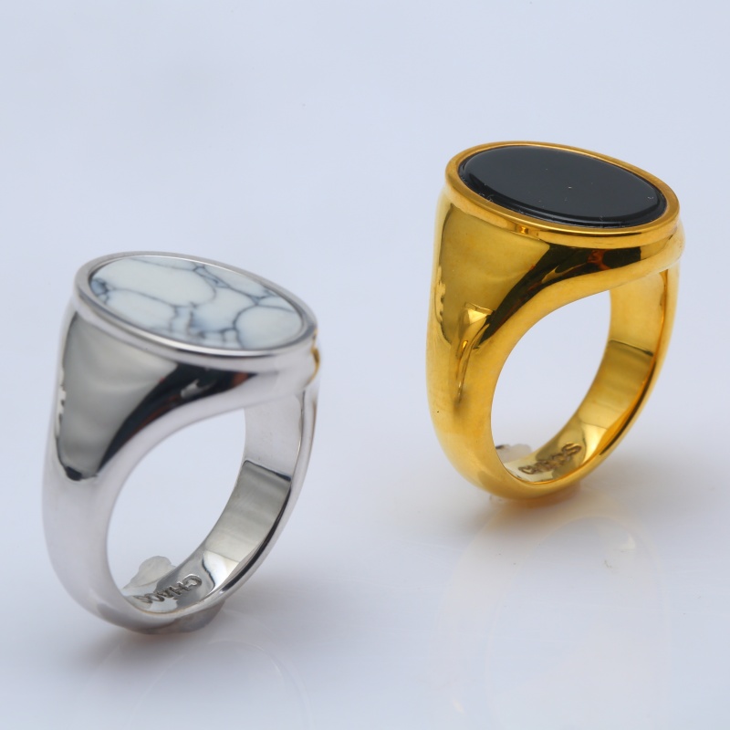 Кольцо-печатка из серебра с золотым покрытием и белой сосной