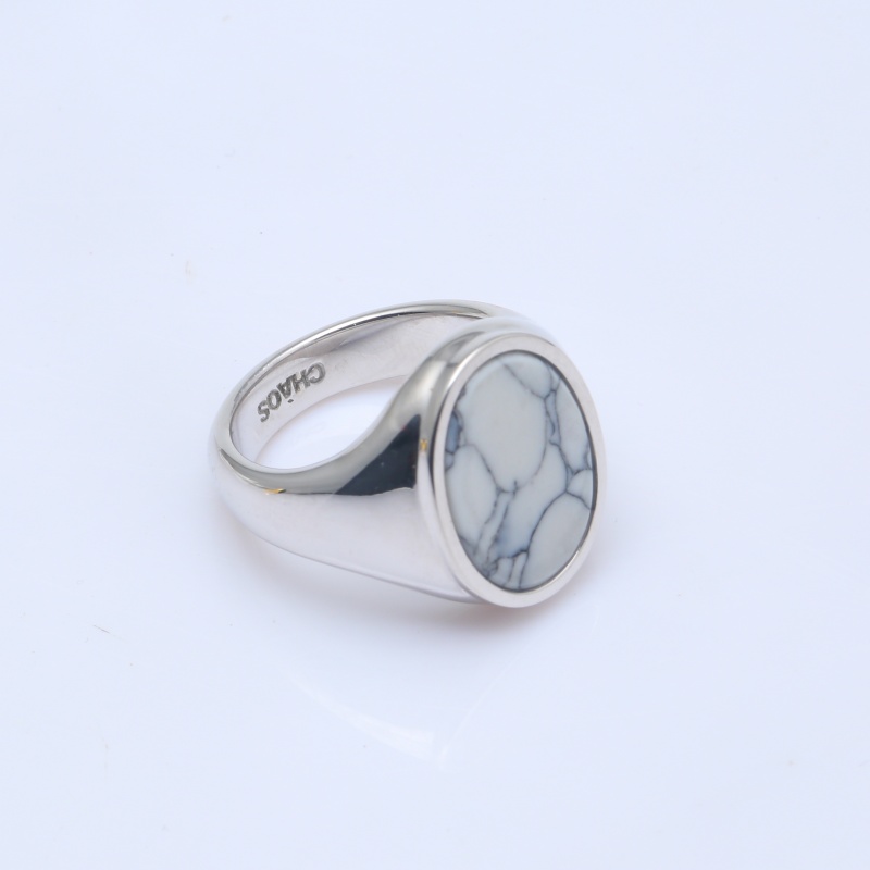 Кольцо-печатка из серебра с золотым покрытием и белой сосной