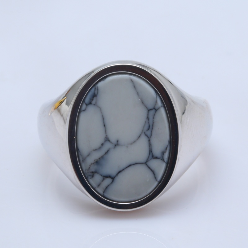 Кольцо-печатка из серебра с золотым покрытием и белой сосной