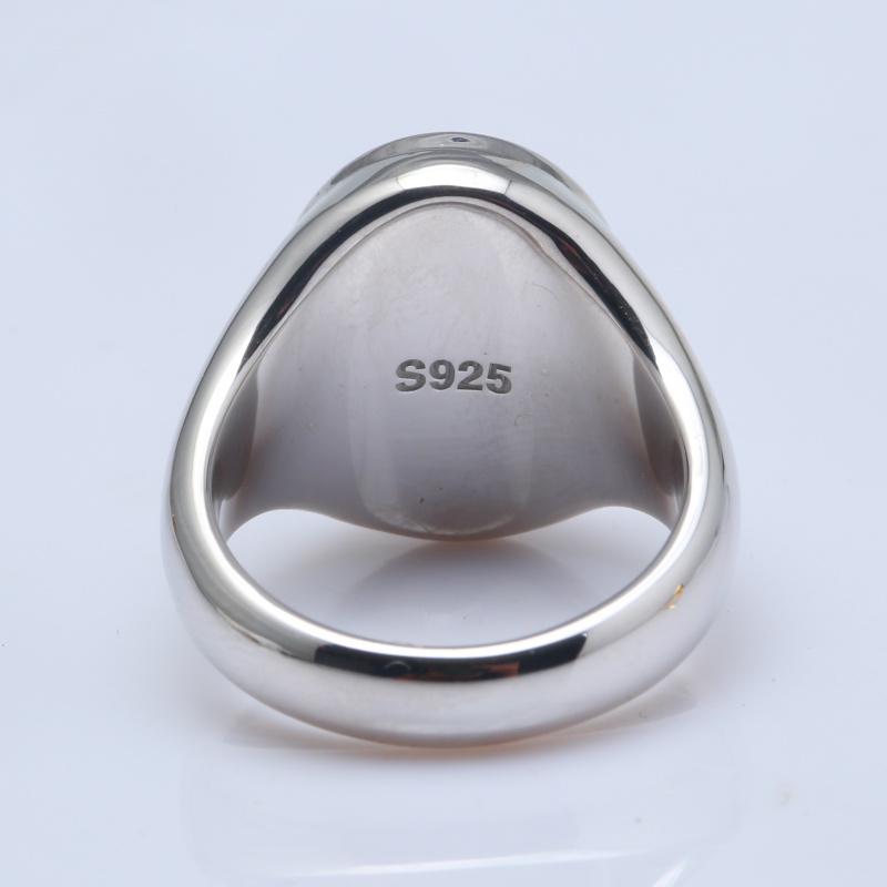 Кольцо-печатка из серебра с золотым покрытием и белой сосной