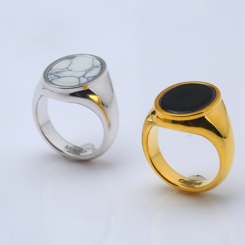 Кольцо-печатка из серебра с золотым покрытием и агатом