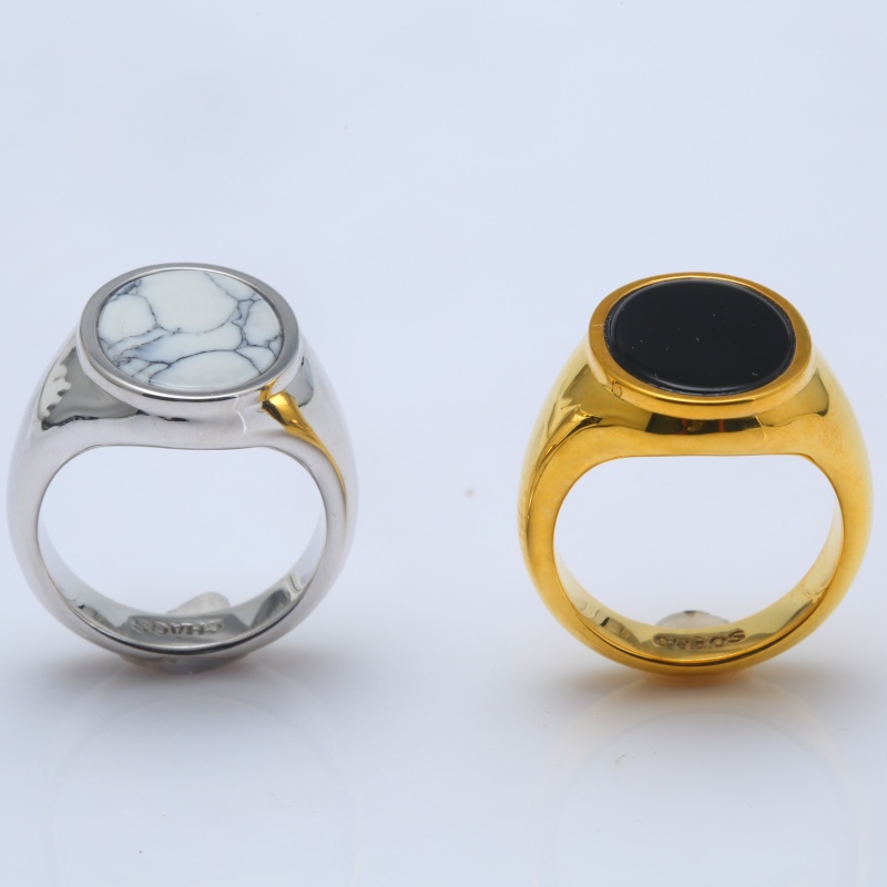 Кольцо-печатка из серебра с золотым покрытием и агатом