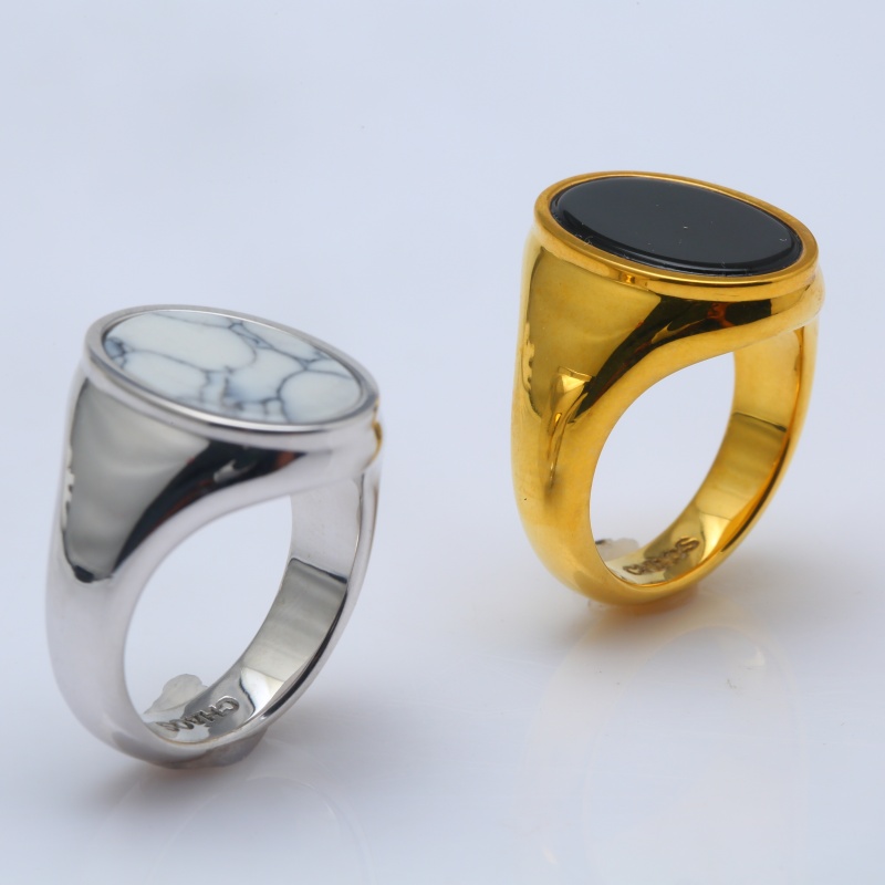 Кольцо-печатка из серебра с золотым покрытием и агатом