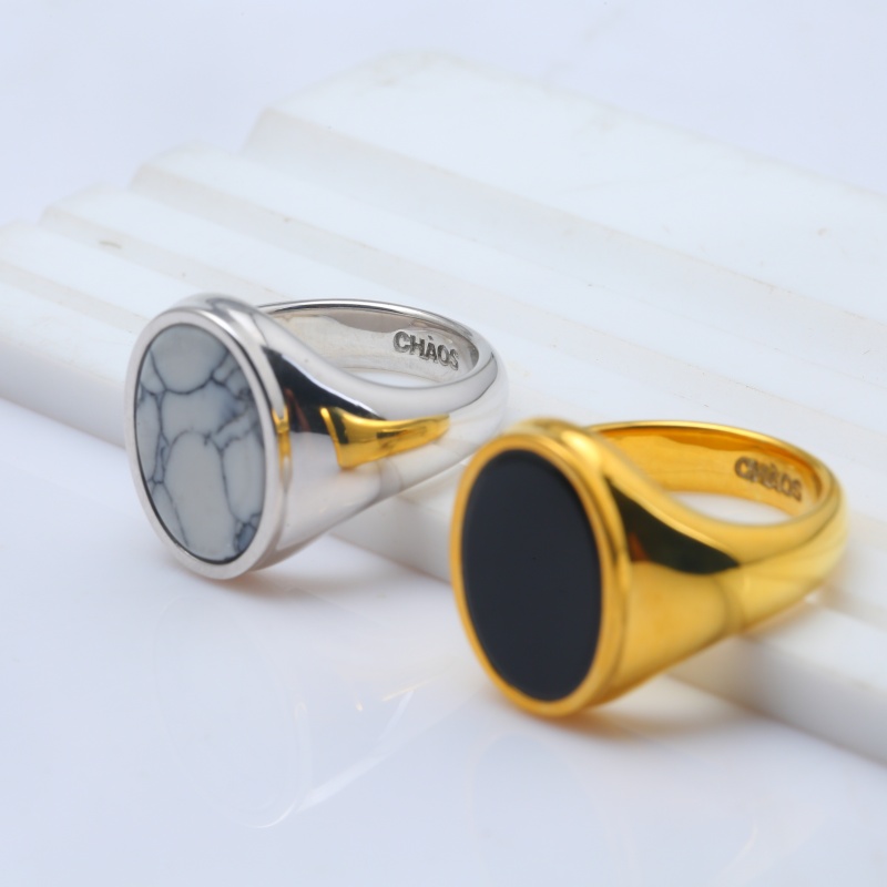 Кольцо-печатка из серебра с золотым покрытием и агатом