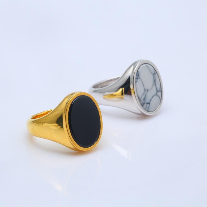 Кольцо-печатка из серебра с золотым покрытием и агатом
