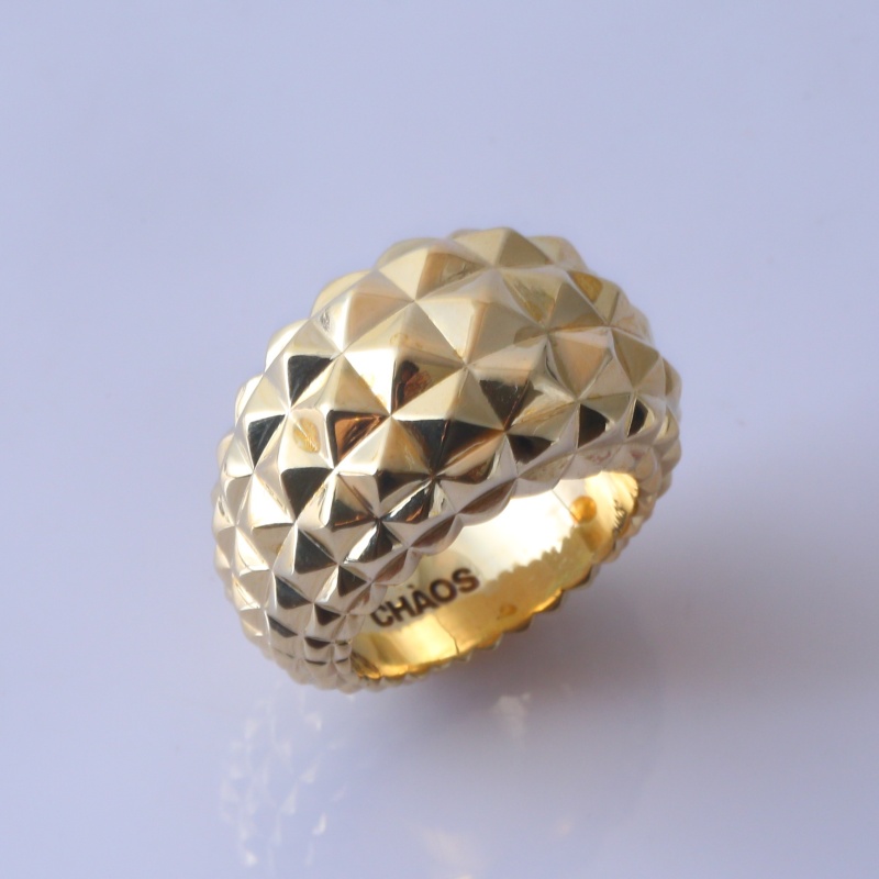 Золотое кольцо с пирамидальным узором