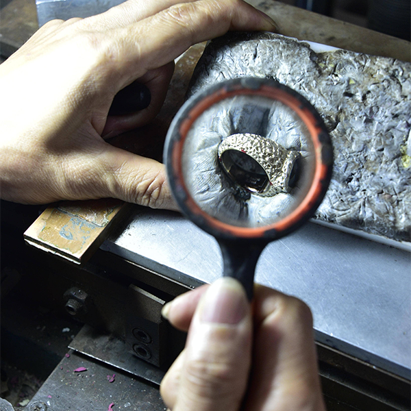 « Ювелирные изделия Цзиньгун города Фошань: изобретательность отлитая, адаптированная к тонкой российской жизни »