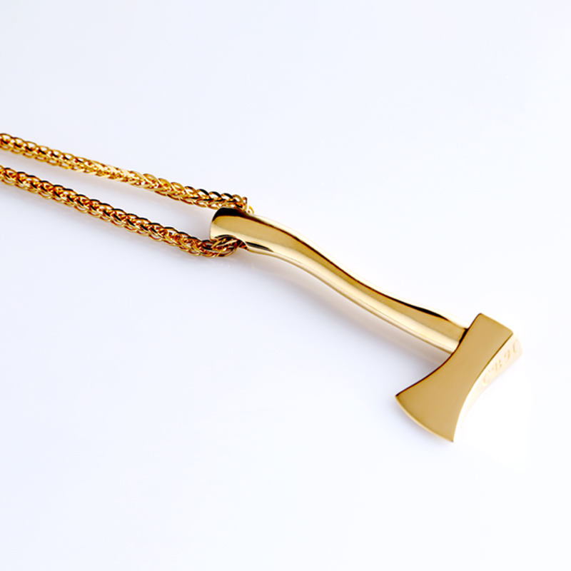 Благословение с топором до золотого кулона