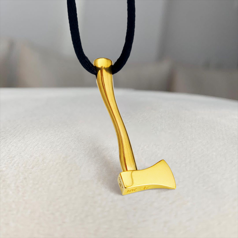 Благословение с топором до золотого кулона