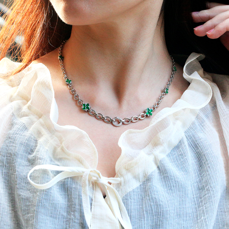 Зеленое сокровище платиновое ожерелье в форме цветка