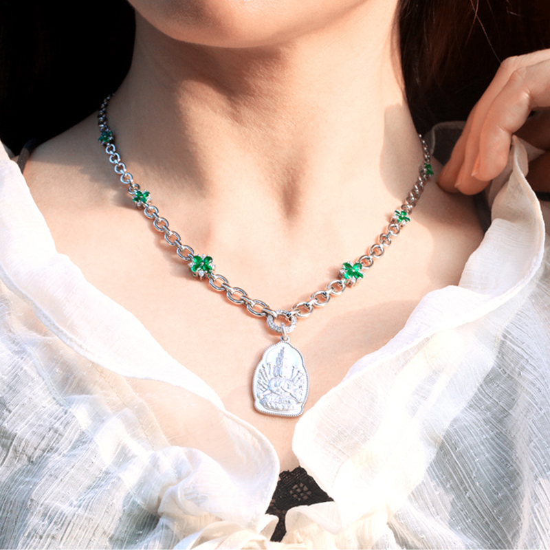 Зеленое сокровище платиновое ожерелье в форме цветка