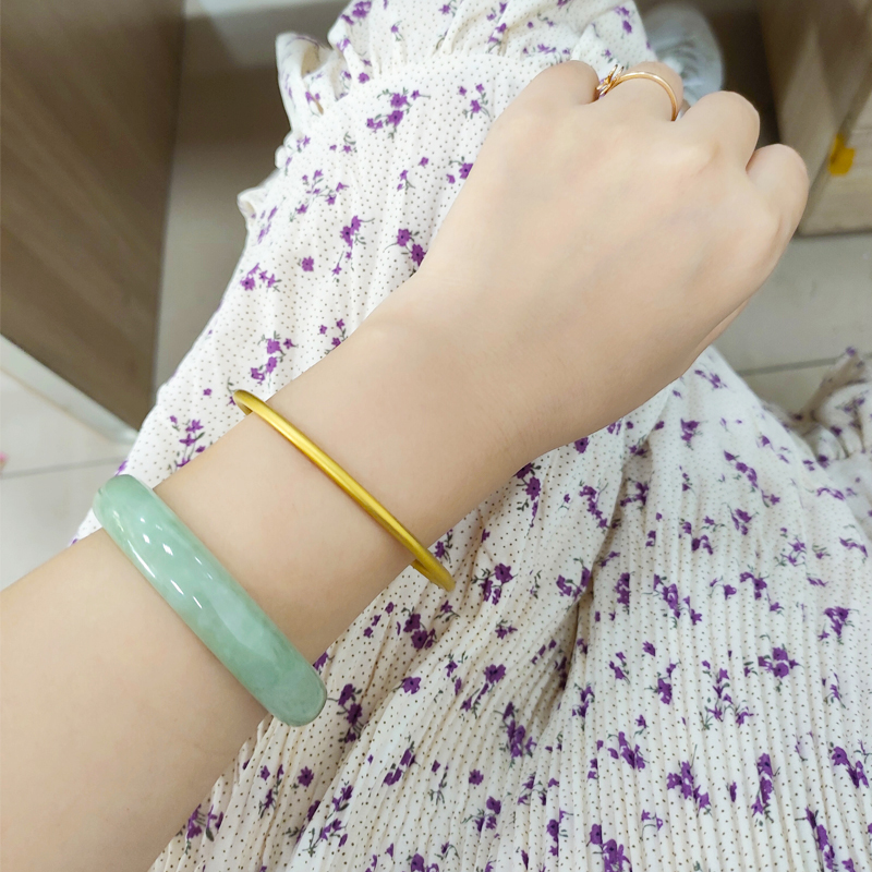 Золотой сплошной цилиндрический браслет