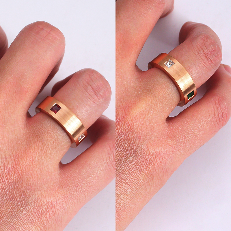 Кольцо с квадратными бриллиантами из розового золота 18 карат