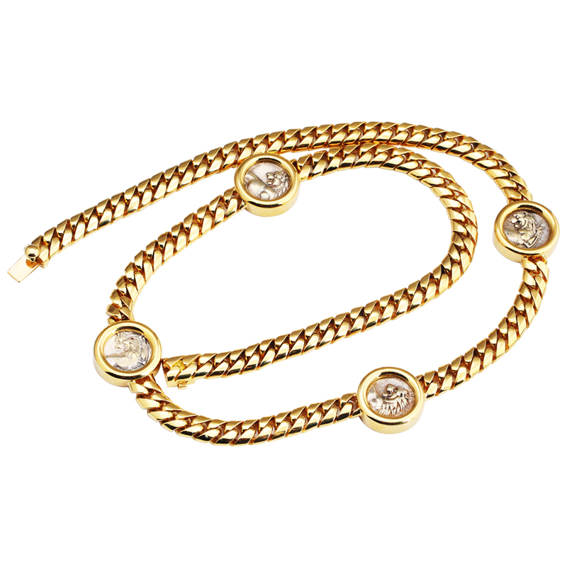 Цепочка старинных монет с классическим рельефом