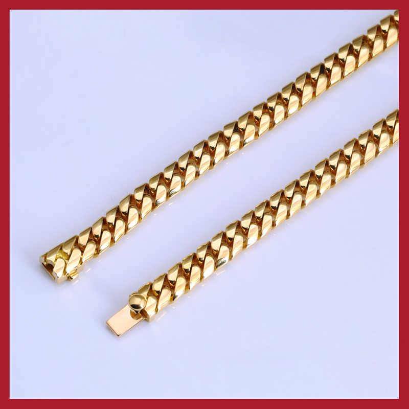 Цепочка старинных монет с классическим рельефом