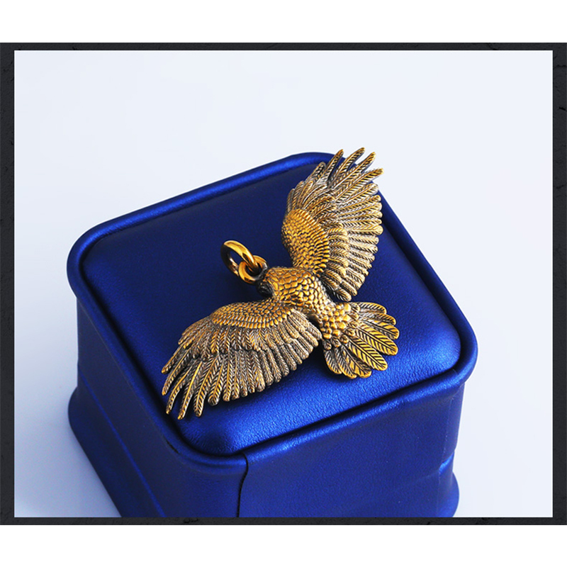 Электрическая черная нога золотая орловая кулон