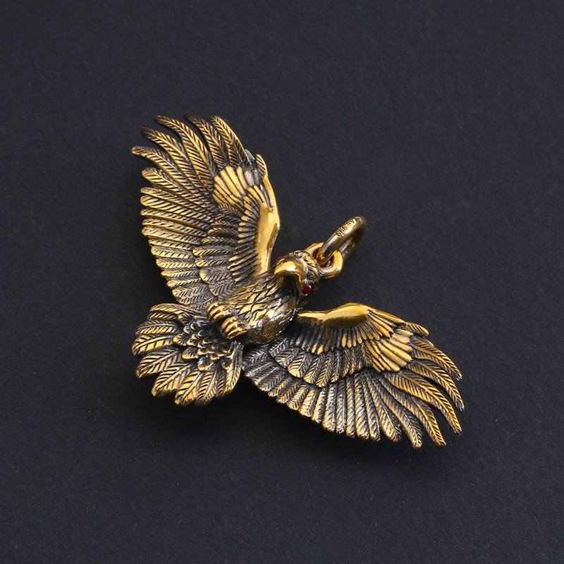 Электрическая черная нога золотая орловая кулон