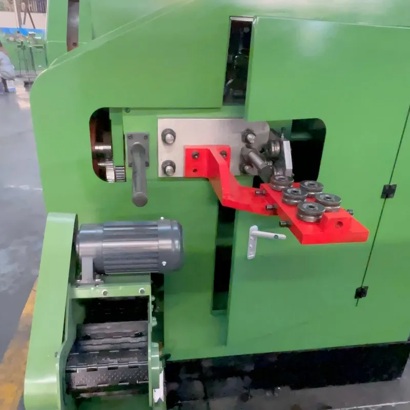 Универсальная высокоэффективная машина для производства винтов для индивидуальных решений в области крепежных изделий D8-150