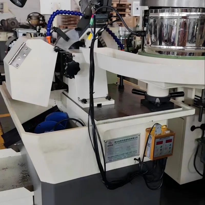 Высокоточный винтовой фрезерный станок без заусенцев для чистой и точной обработки резьбы ZX1.2-4