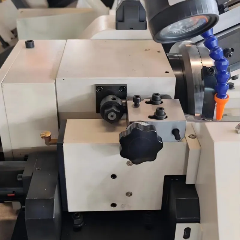 Высокоскоростной прецизионный винтовой фрезерный станок ZX2.5-8 без заусенцев