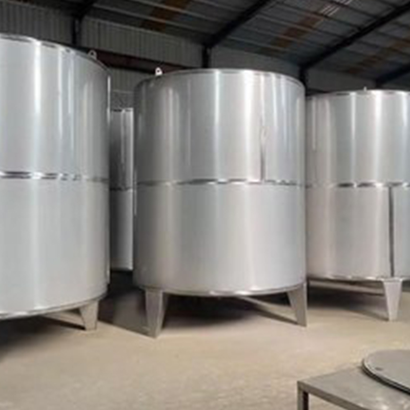 Адаптация к потребностям хранения и транспортировки в русскоязычном регионе: успешная экспортная поставка резервуаров из нержавеющей стали от ООО «Датун Чжунсинь Сосуд под Давлением», своевременная доставка получила высокую оценку заказчика