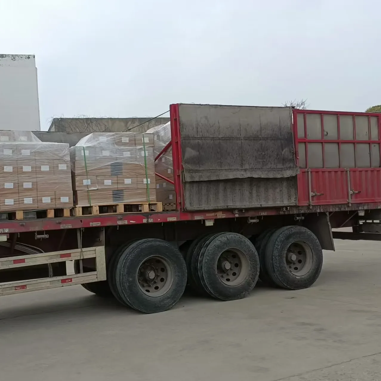 Компания Hongda casters снова распространила хорошие новости: еще одни амортизирующие ролики для седельных тягачей поставляются оптом, чтобы полностью поддержать ближневосточных братьев