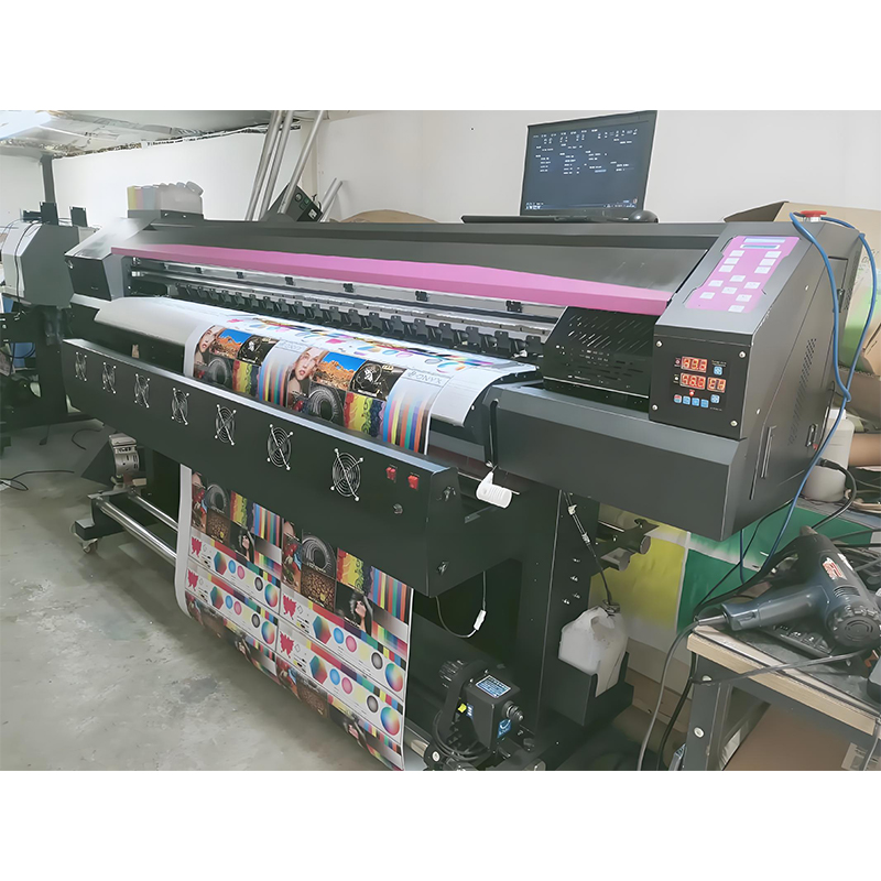 Широкоформатный фотопринтер EPSON (3,2 м, восемь печатающих головок)