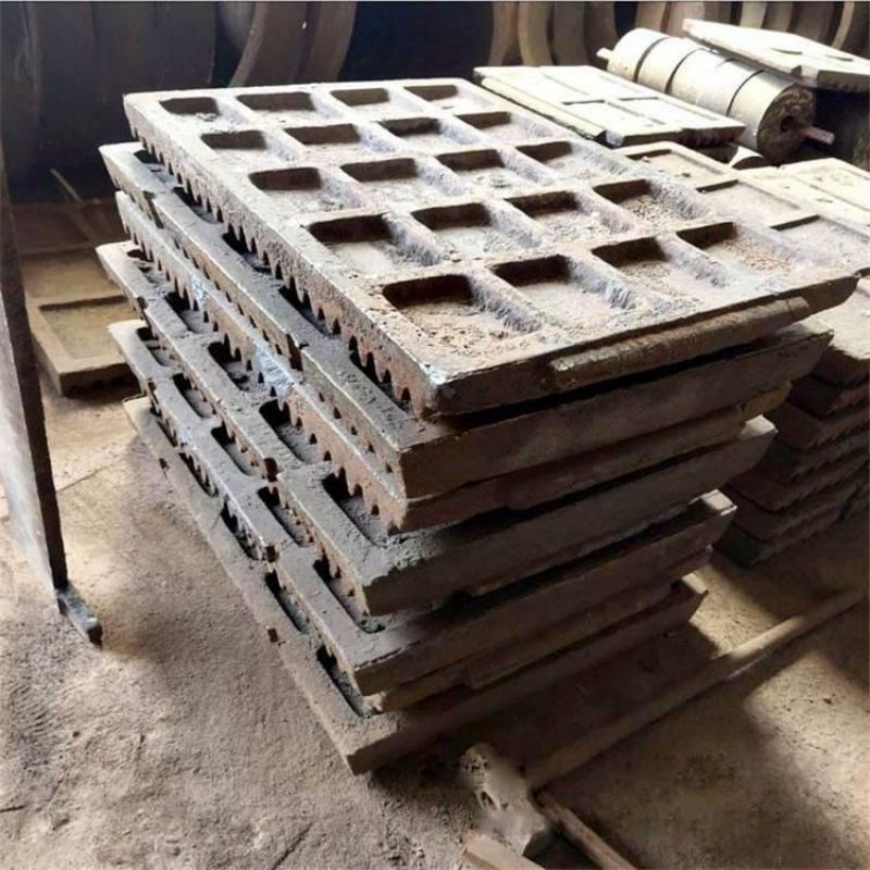 Дробящие плиты из высокомарганцовистой стали