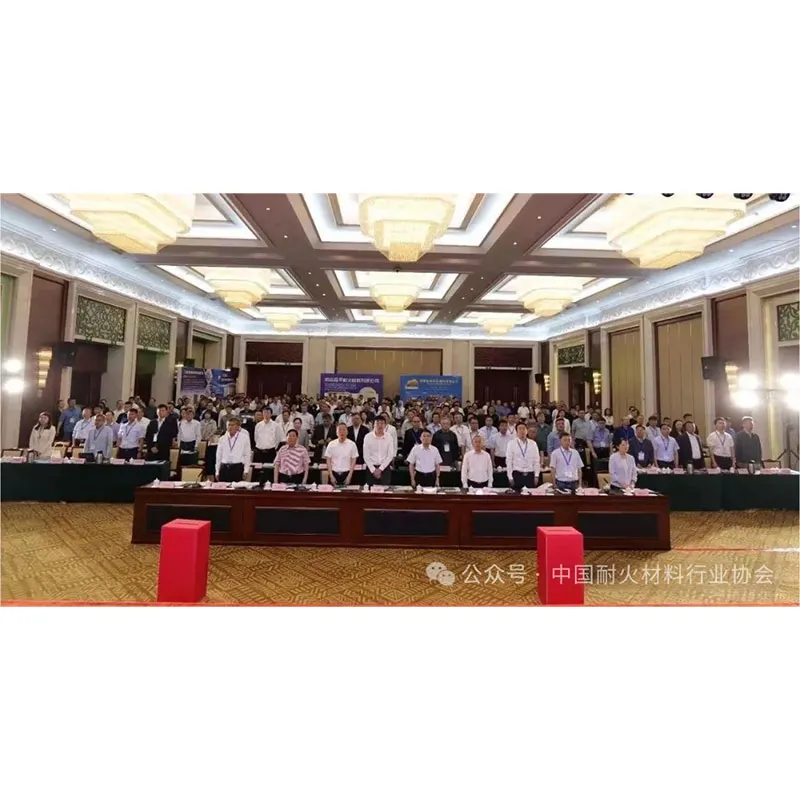 Следование принципу «прогресс на фоне стабильности», формирование отраслевого консенсуса и планомерное продвижение высококачественного развития индустрии огнеупоров — в Чжэнчжоу состоялась 9-я Конференция представителей членов Китайской ассоциации огнеупорной промышленности