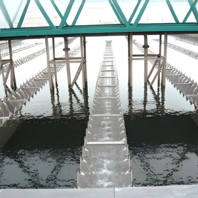 Зубчатый водосборный лоток (с треугольными водосливными пластинами)