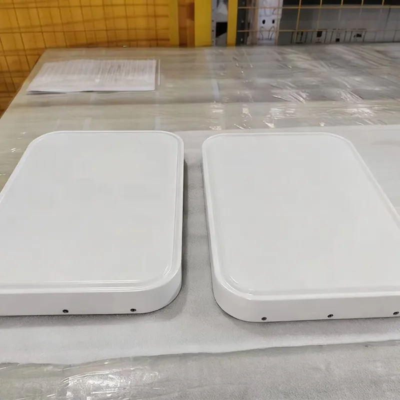 Плоский обтекатель антенны для связи