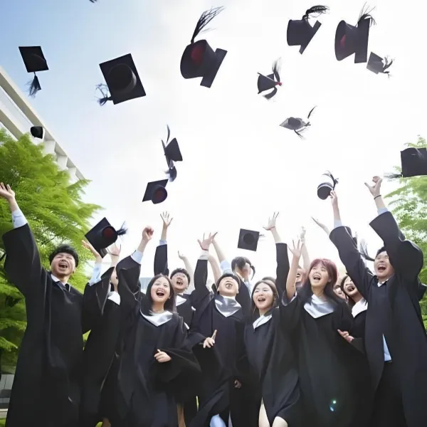 Компания сотрудничает с университетами с целью подготовки специалистов в области композиционных материалов.