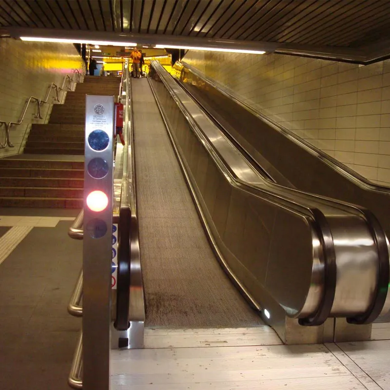 Эскалатор для общественного транспорта