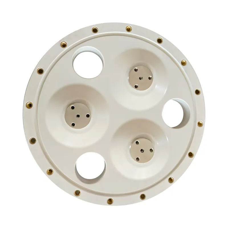 Трехполюсный чашечный изолятор с отверстиями