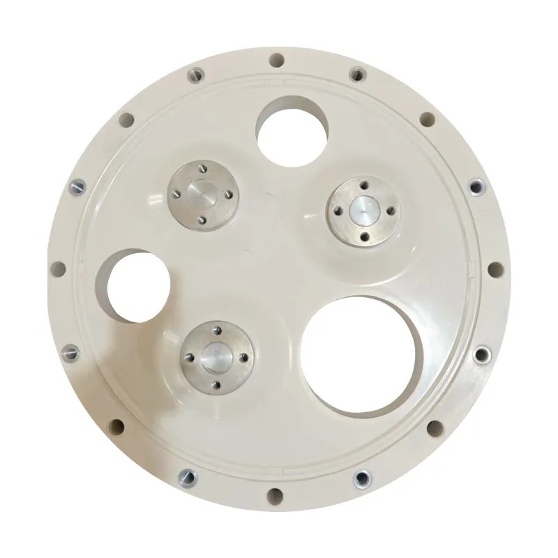 Трехполюсный чашечный изолятор с отверстиями