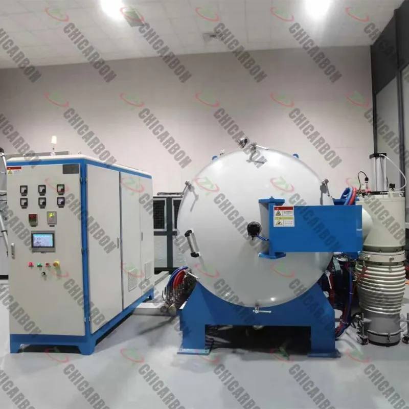 Каковы различия в производительности, энергопотреблении и эффективности спекания между вакуумными спекающими печами с различными размерами камеры печи?