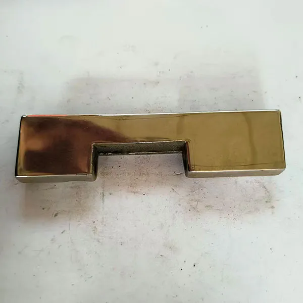 Ползун механизма запирания дверей подвижного состава рельсового транспорта