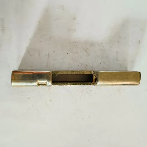 Ползун механизма запирания дверей подвижного состава рельсового транспорта