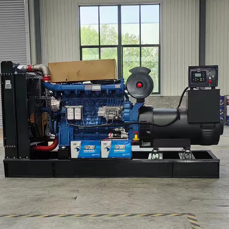 Поставщик тихих и открытых трехфазных дизельных генераторов мощностью 100–200 кВт, эффективное электроснабжение для заводов