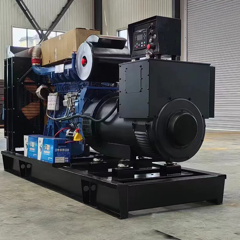 Поставщик тихих и открытых трехфазных дизельных генераторов мощностью 100–200 кВт, эффективное электроснабжение для заводов