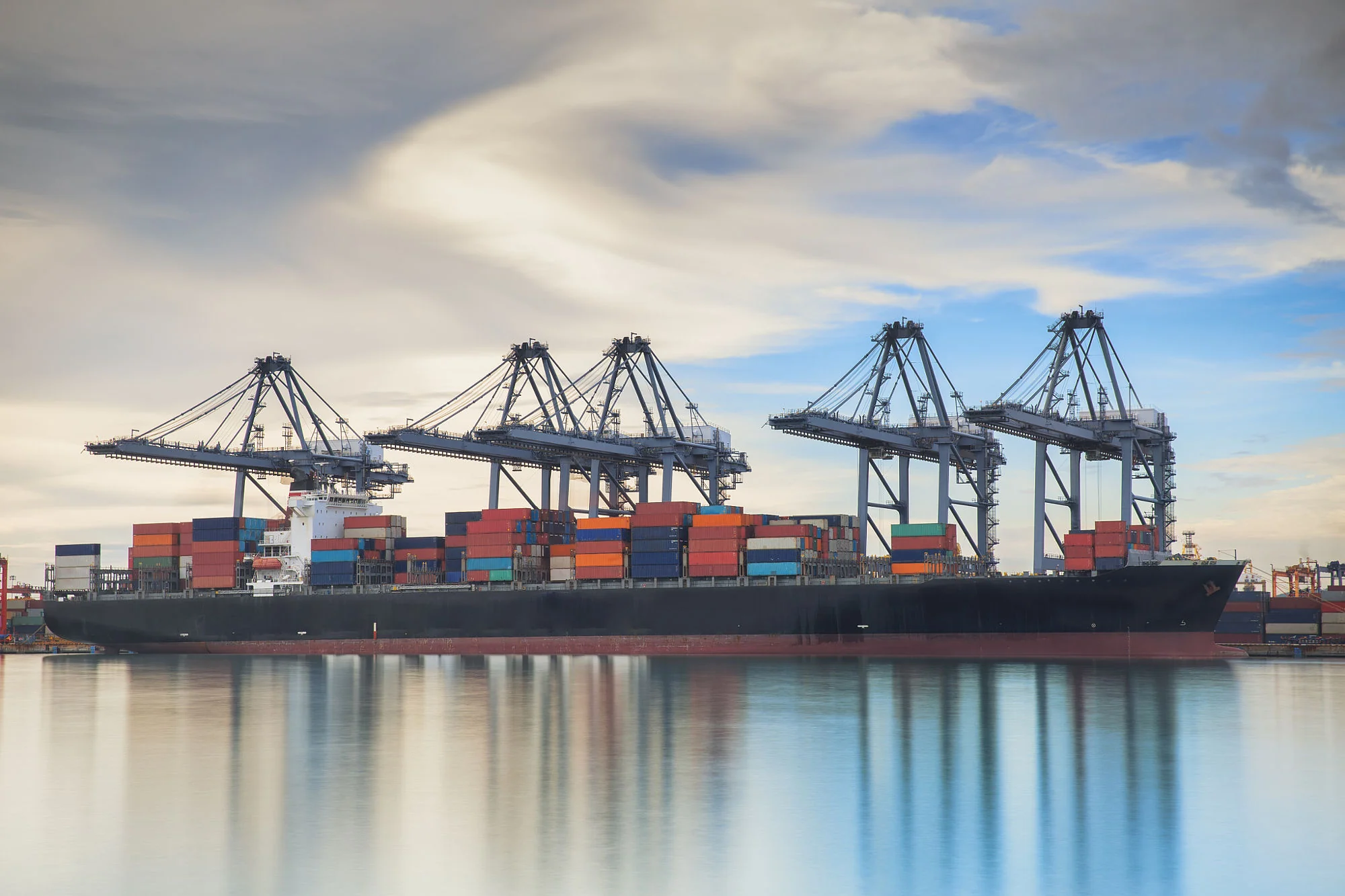 Белая доставка сборных грузов из Китая: надежно и быстро