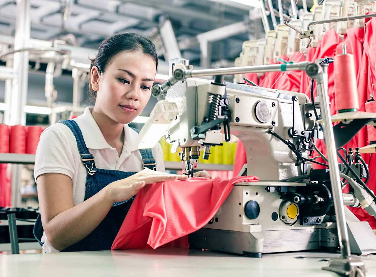 Белая доставка одежды из Китая: секреты быстрой логистики в 2026 году