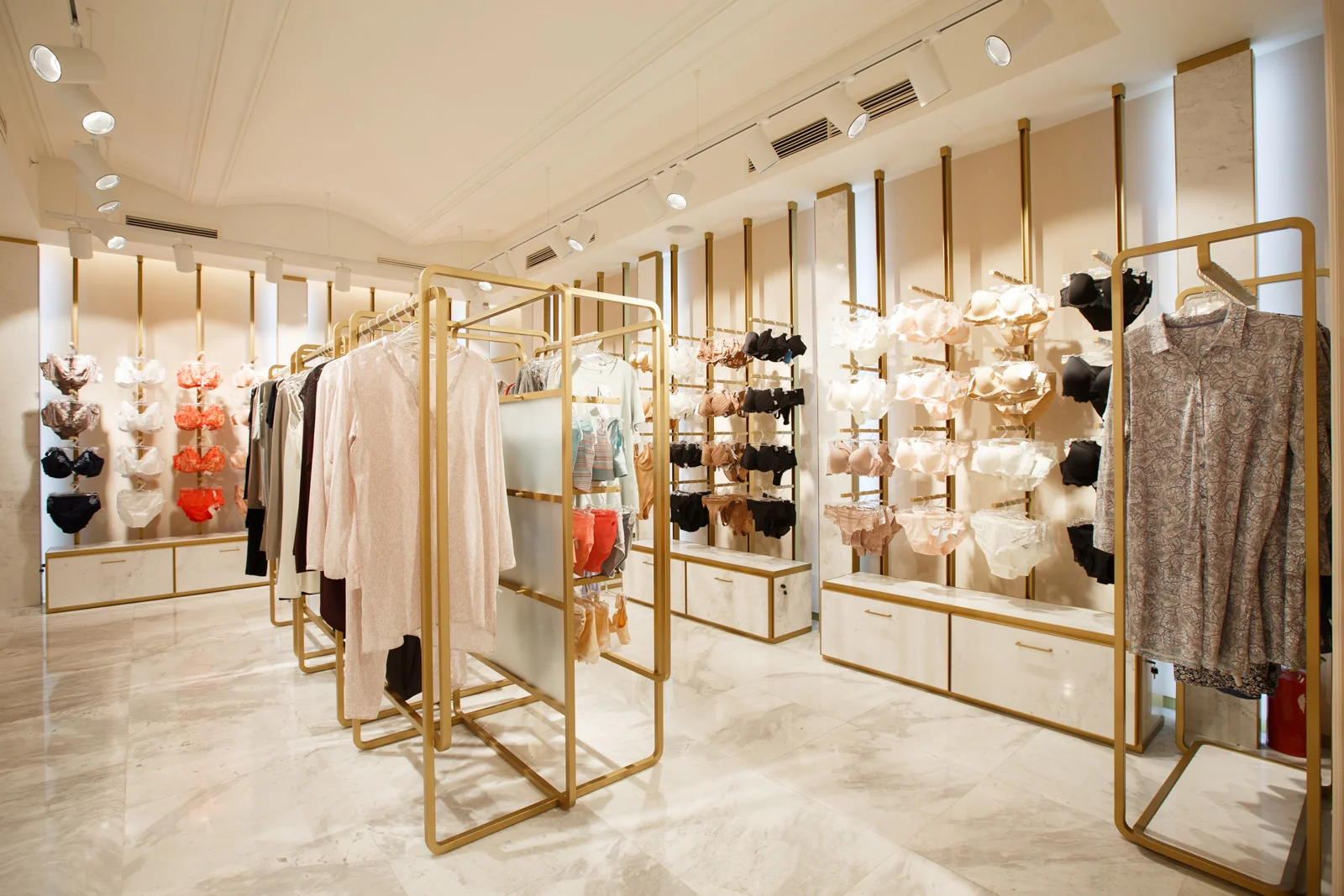 Белая доставка одежды из Китая: секреты быстрой логистики в 2026 году