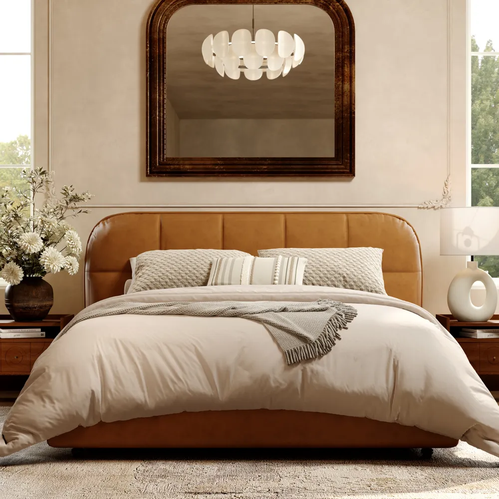 Кровать с кожаной обивкой